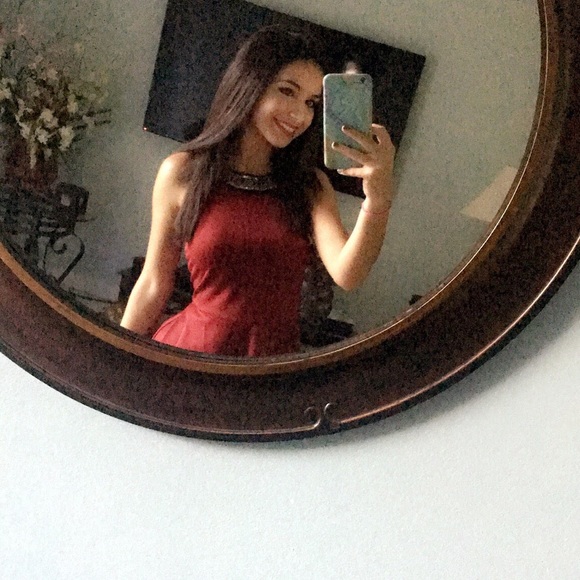 Red top - Picture 3 of 7